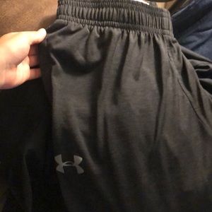 Men’s Under Armour athletic pants